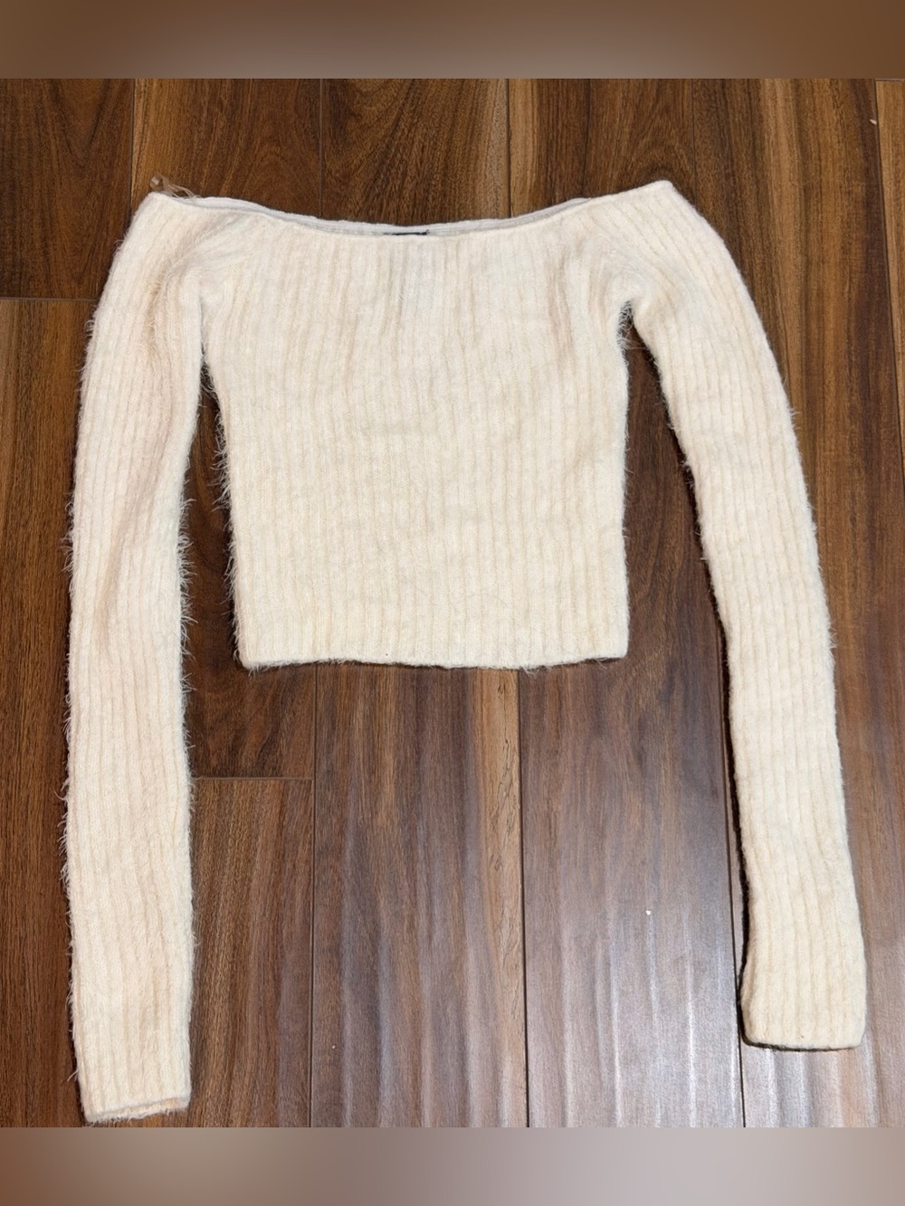 Windsor Off-Shoulder White Ribbed Crop Top - Picture 2 of 5